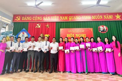 18 Thầy cô giáo vinh dự được nhân kỷ niệm chương “Vì sự nghiệp giáo dục”
