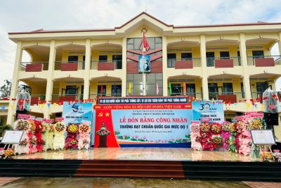 TRƯỜNG THCS Y NGÔNG NIÊKĐĂM LONG TRỌNG TỔ CHỨC LỄ ĐÓN BẰNG CÔNG NHẬN TRƯỜNG ĐẠT CHUẨN QUỐC GIA MỨC ĐỘ 1