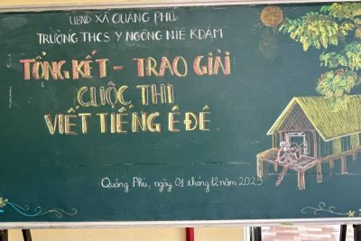 Buổi tổng kết, công bố và trao giải cho những bài viết xuất sắc trong Hội thi viết Tiếng Êđê tại nhà trường