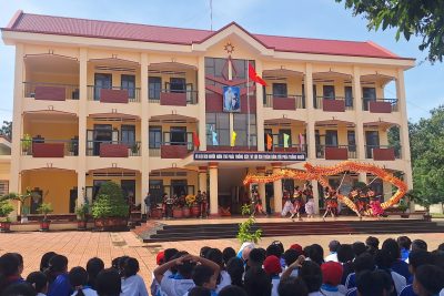 TẾT TRUNG THU TẠI TRƯỜNG THCS Y NGÔNG NIÊ KĐĂM